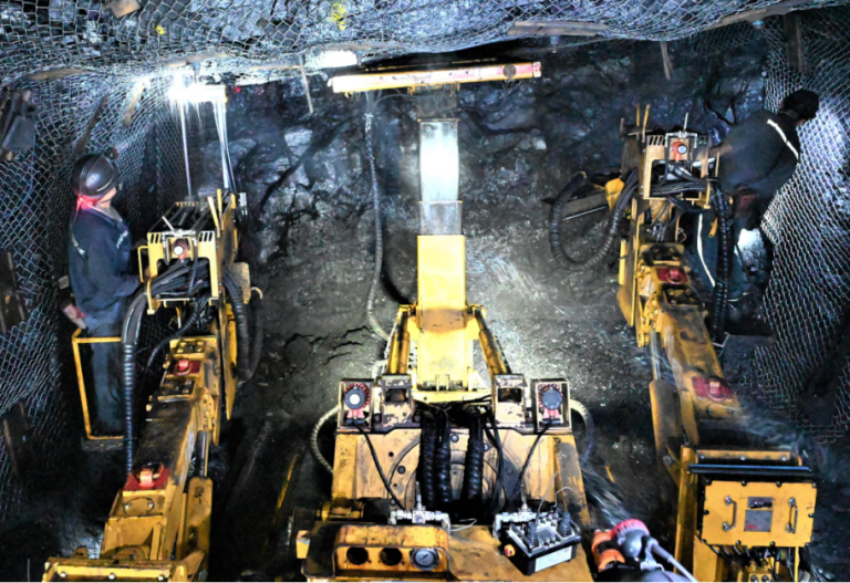 新设备搅动干事创业的一池活水——金桥煤矿掘锚护一体机使用中的密码解读