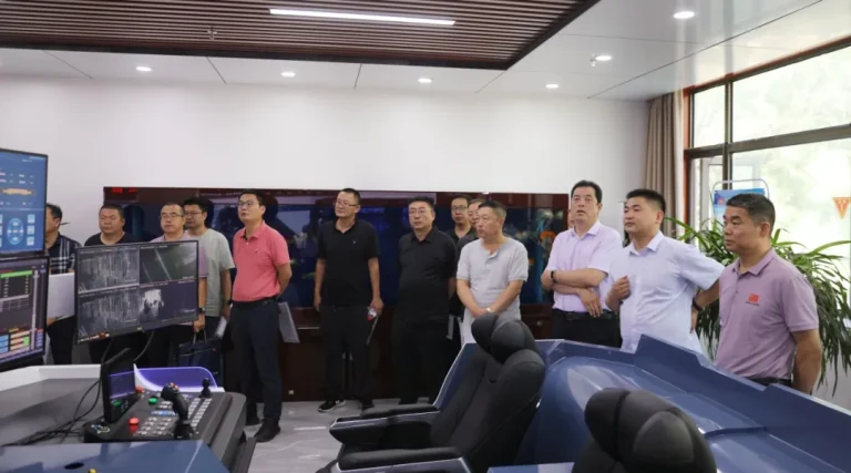 宁煤公司副总经理陈铎一行到红柳煤矿观摩机电运输标准化建设